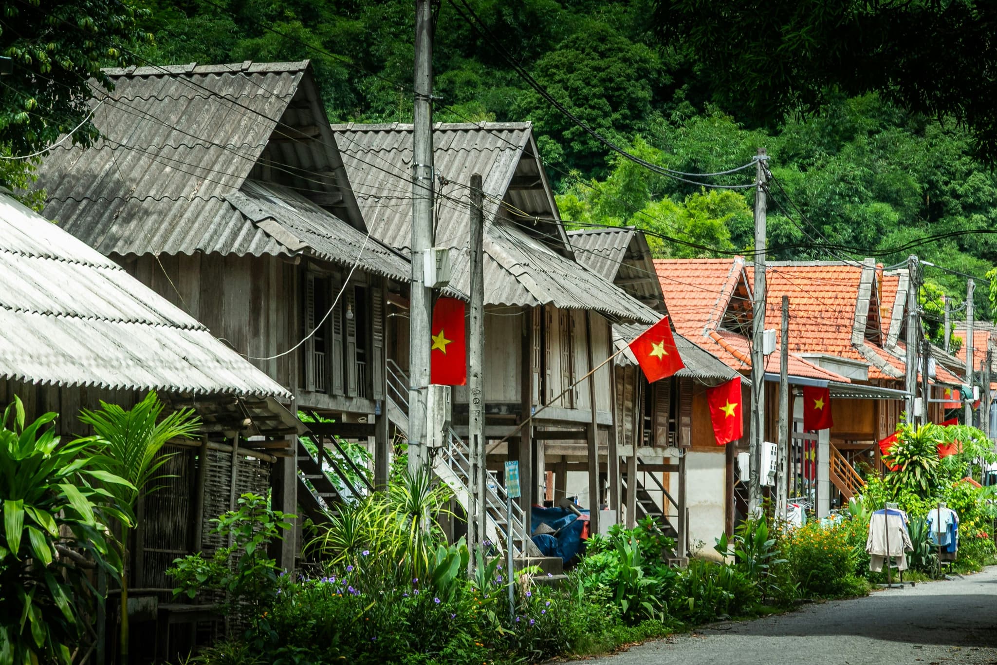 wooden houses in Mai Chau with vietnamese flags