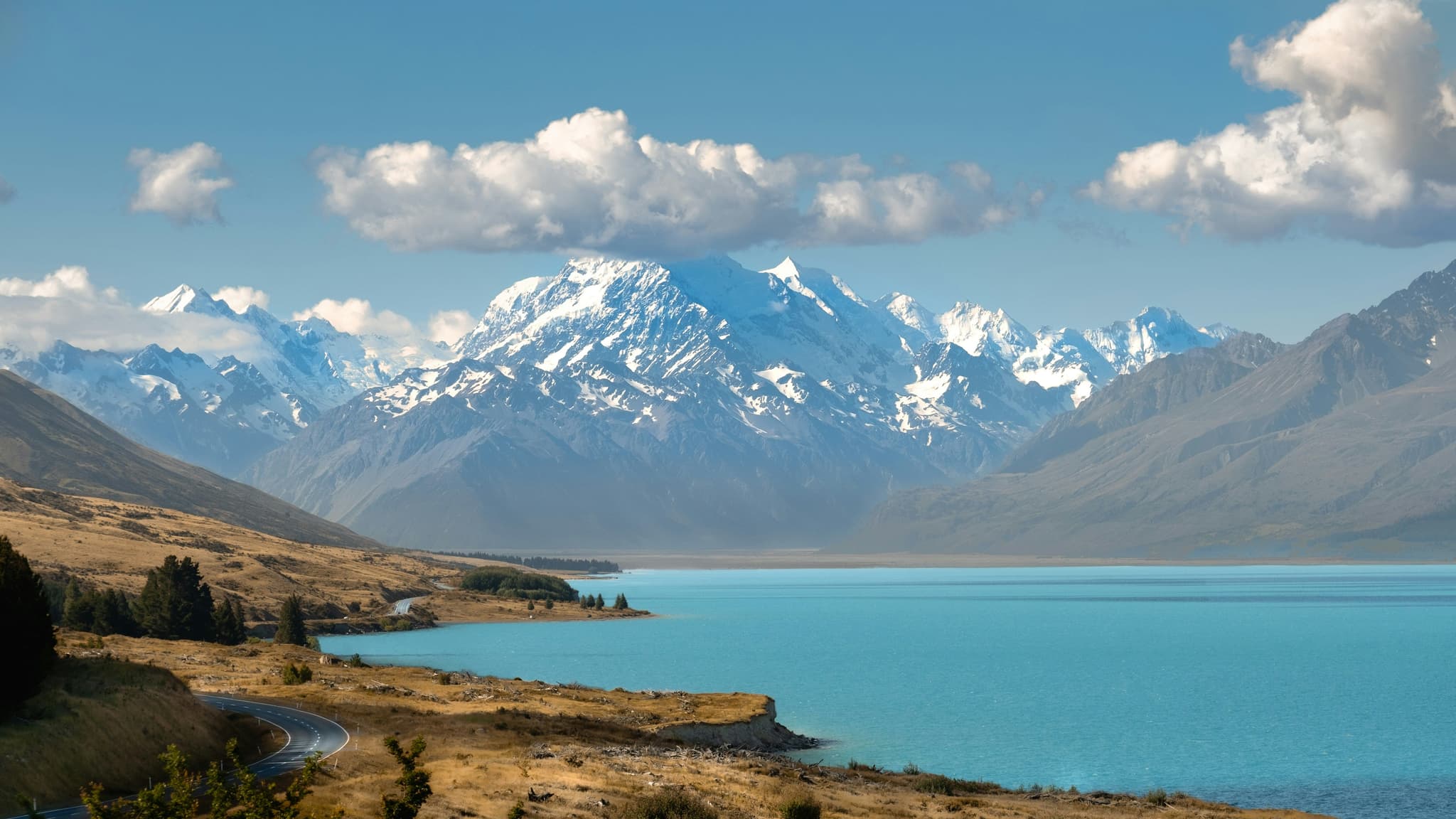 Aoraki Mount Cook reflected in Lake Pukaki, South Island New Zealand