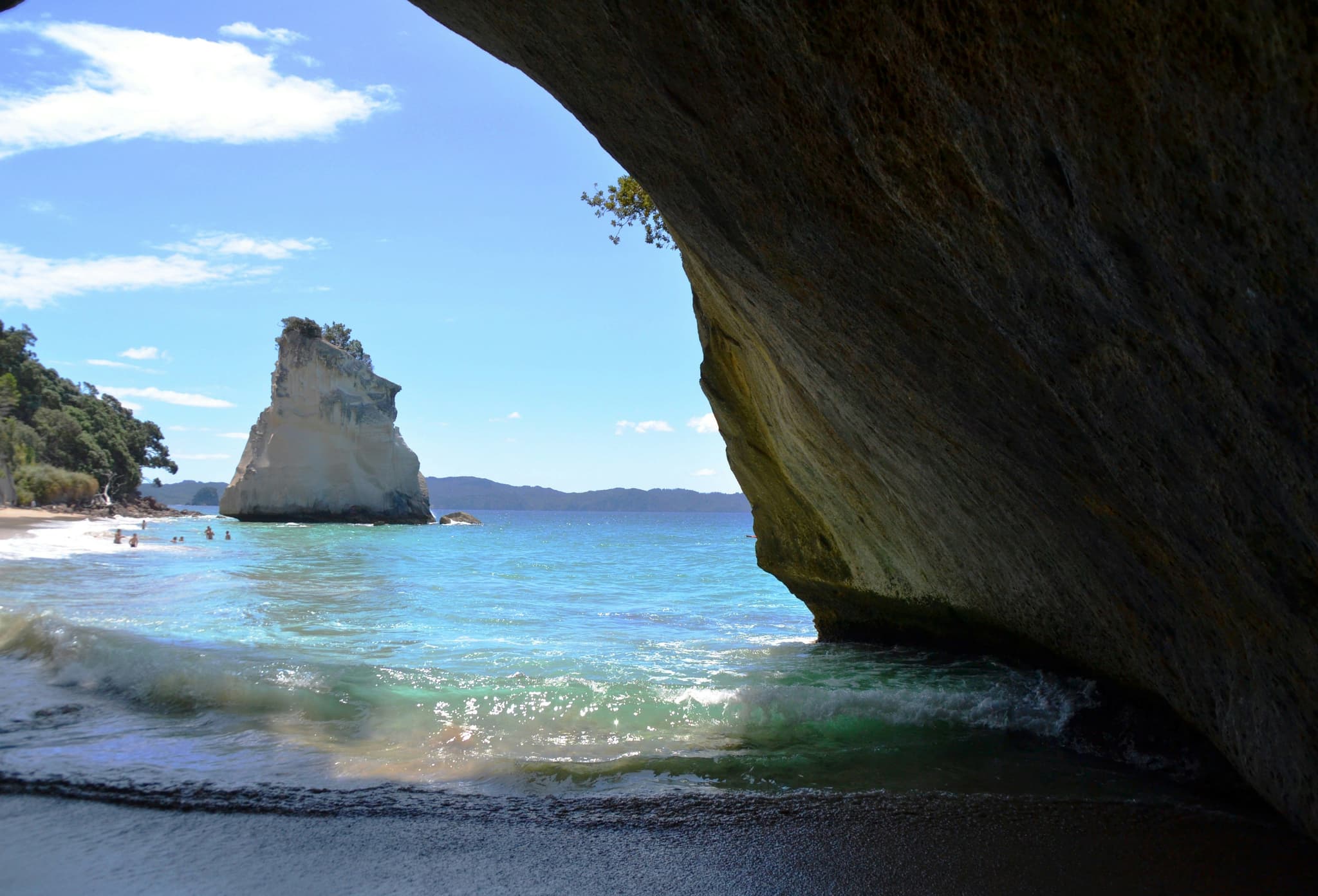 Limestone archway at Cathedral Cove on the Coromandel Peninsula, North Island New Zealand