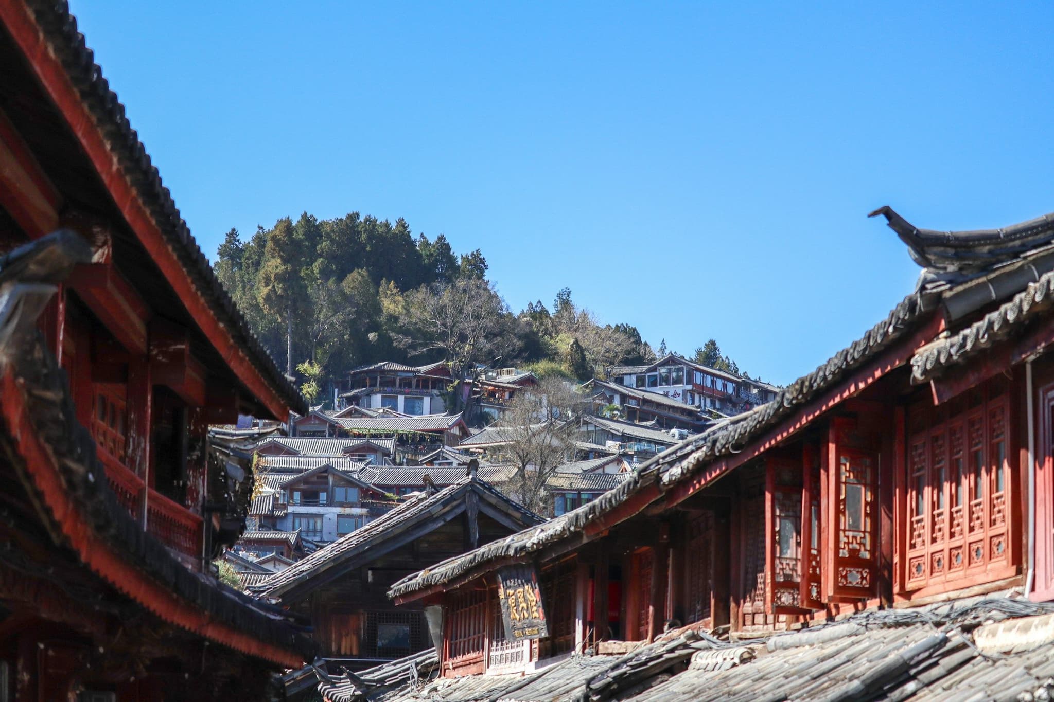 Rooftops of Lijiang Old Town with a mountain behind