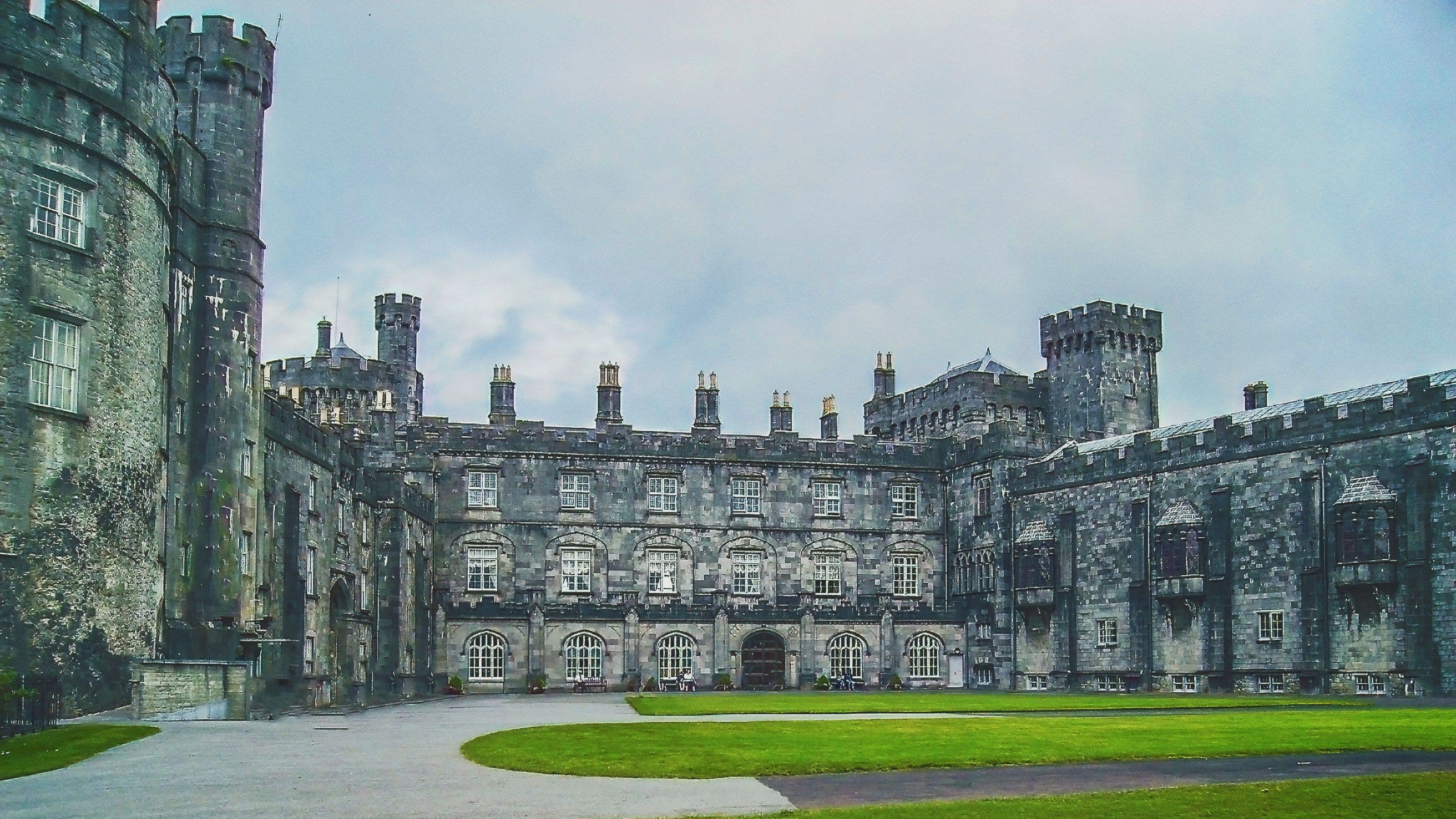Kilkenny castle court with green grass