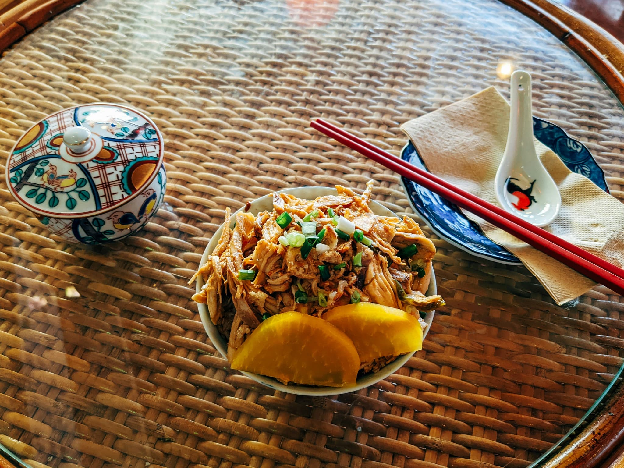 Plate of Pad Thai with lime and peanuts