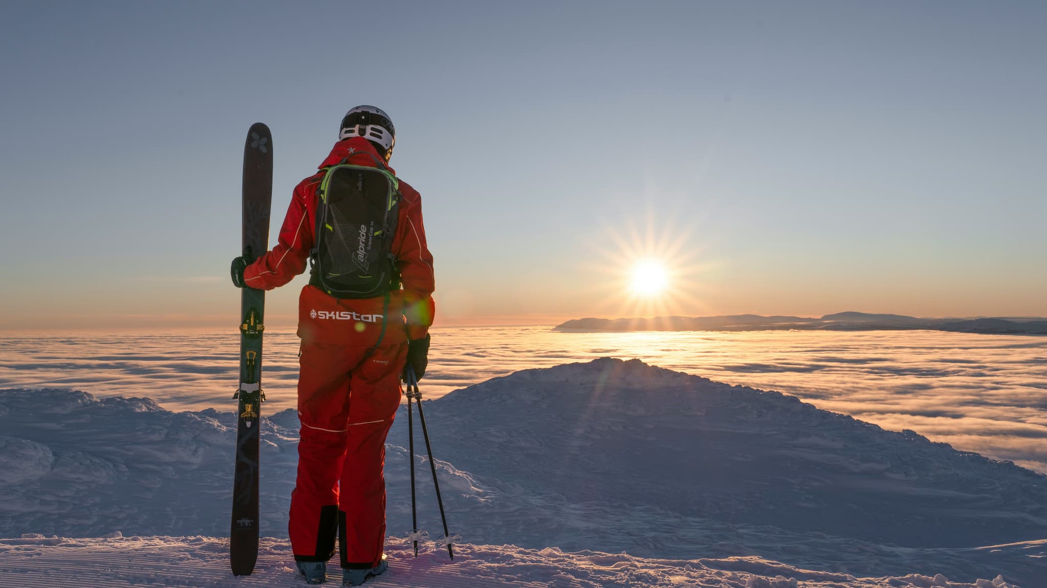 A skier standing on a slope in Åre against a mountain backdrop