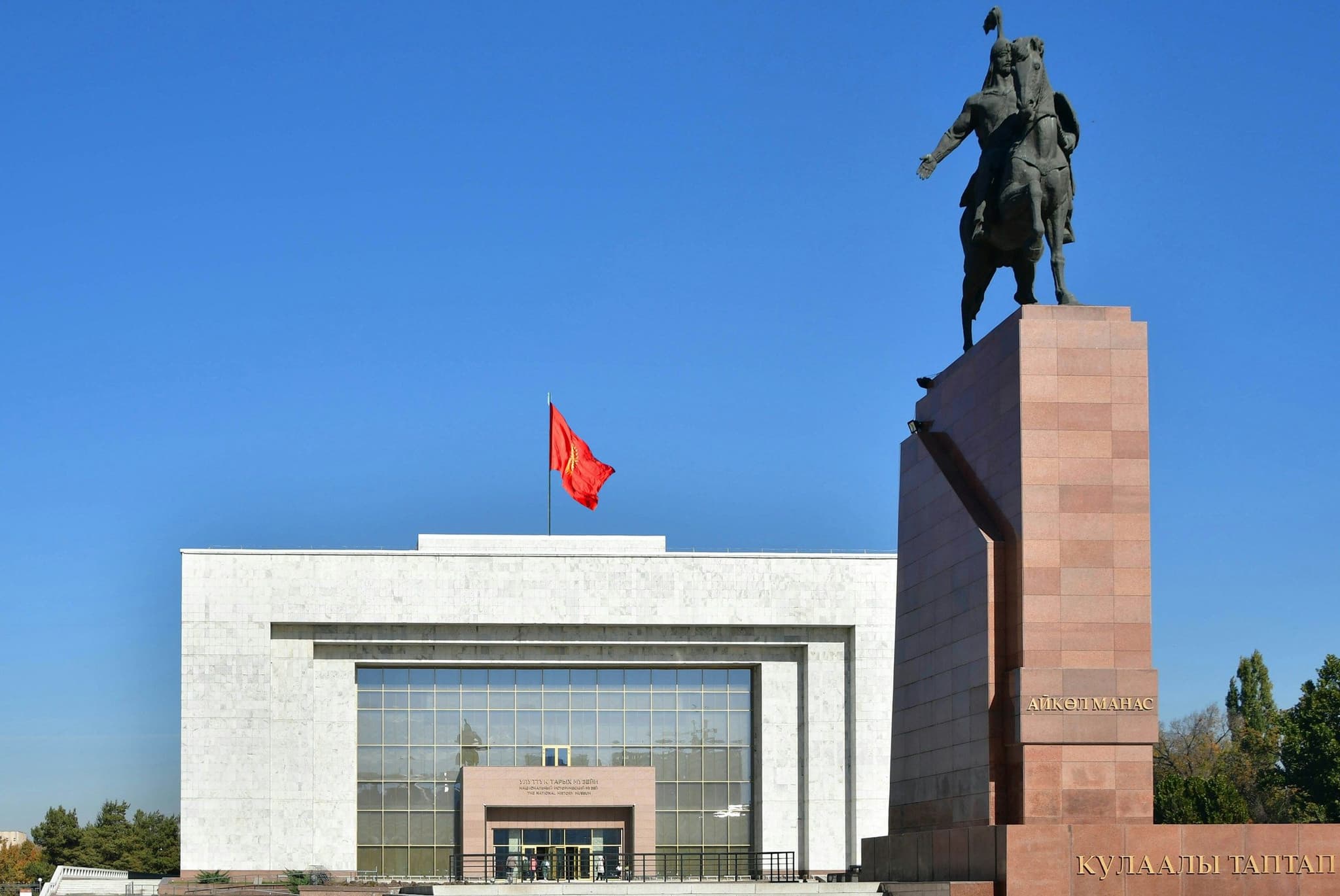 The State Historical Museum in Bishkek with the Manas statue in front