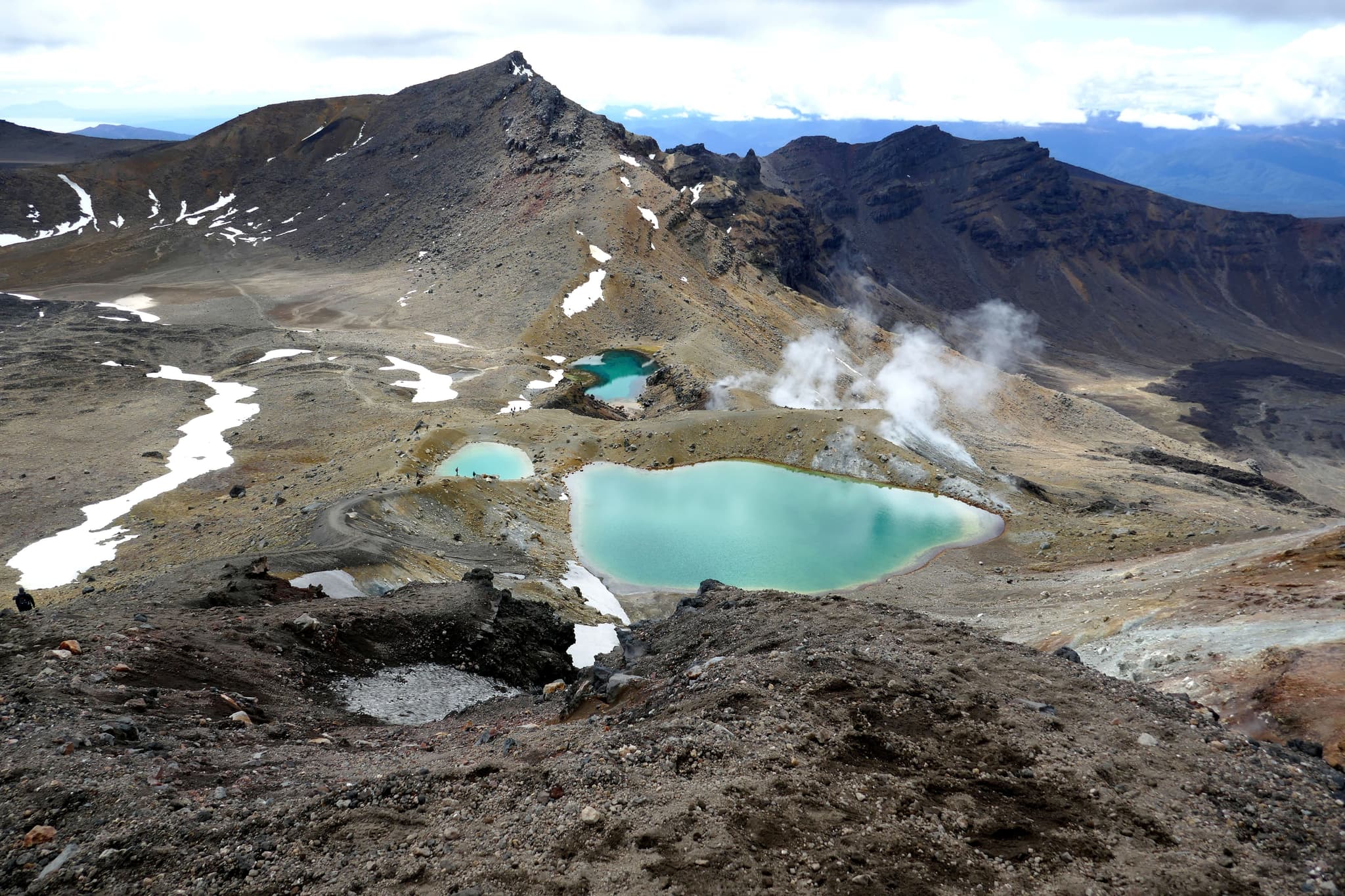 Tongariro Alpine Crossing rocks and blue lake