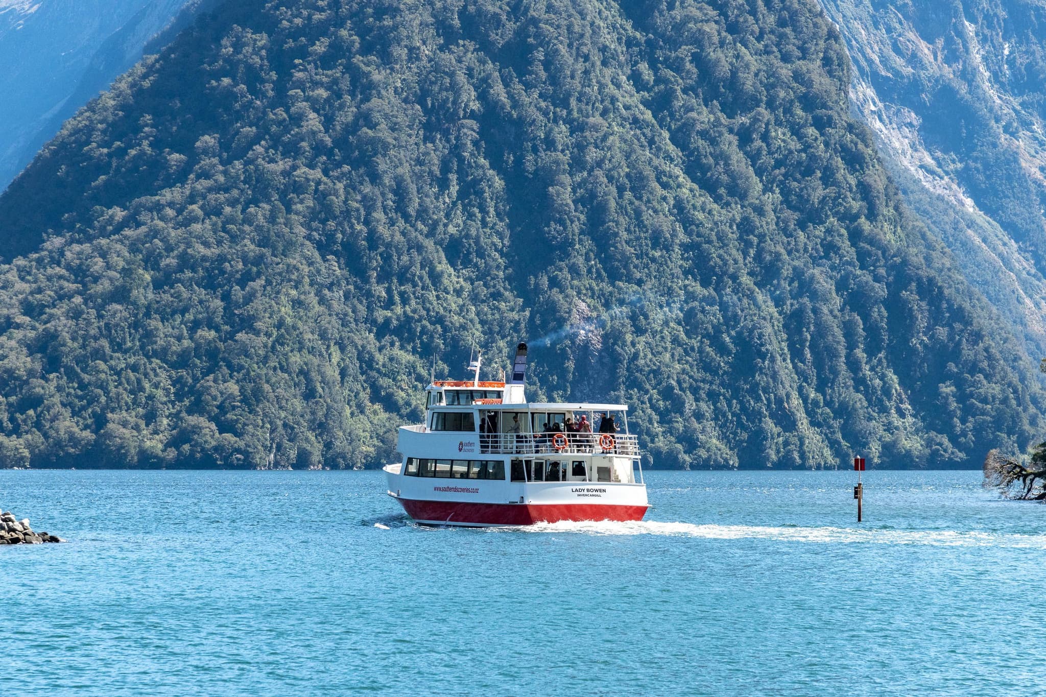 Cruise boat sailing through the Milford Sound