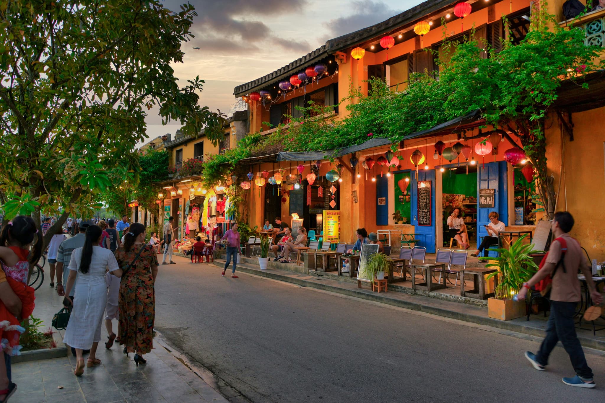Cafe restaurant in Hoi an in vietnam with lanterns