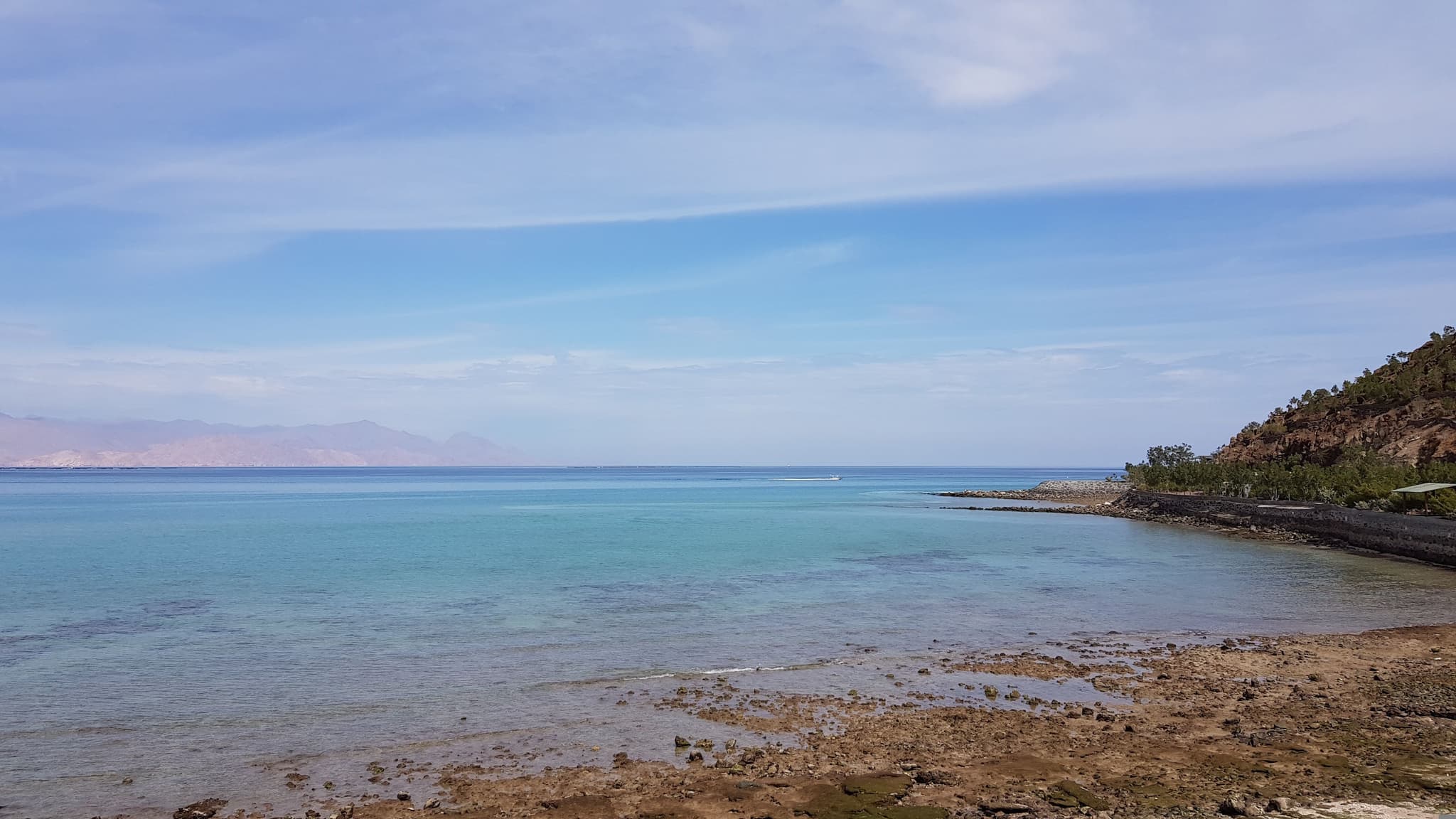 Beach with clear blue water in Fujairah