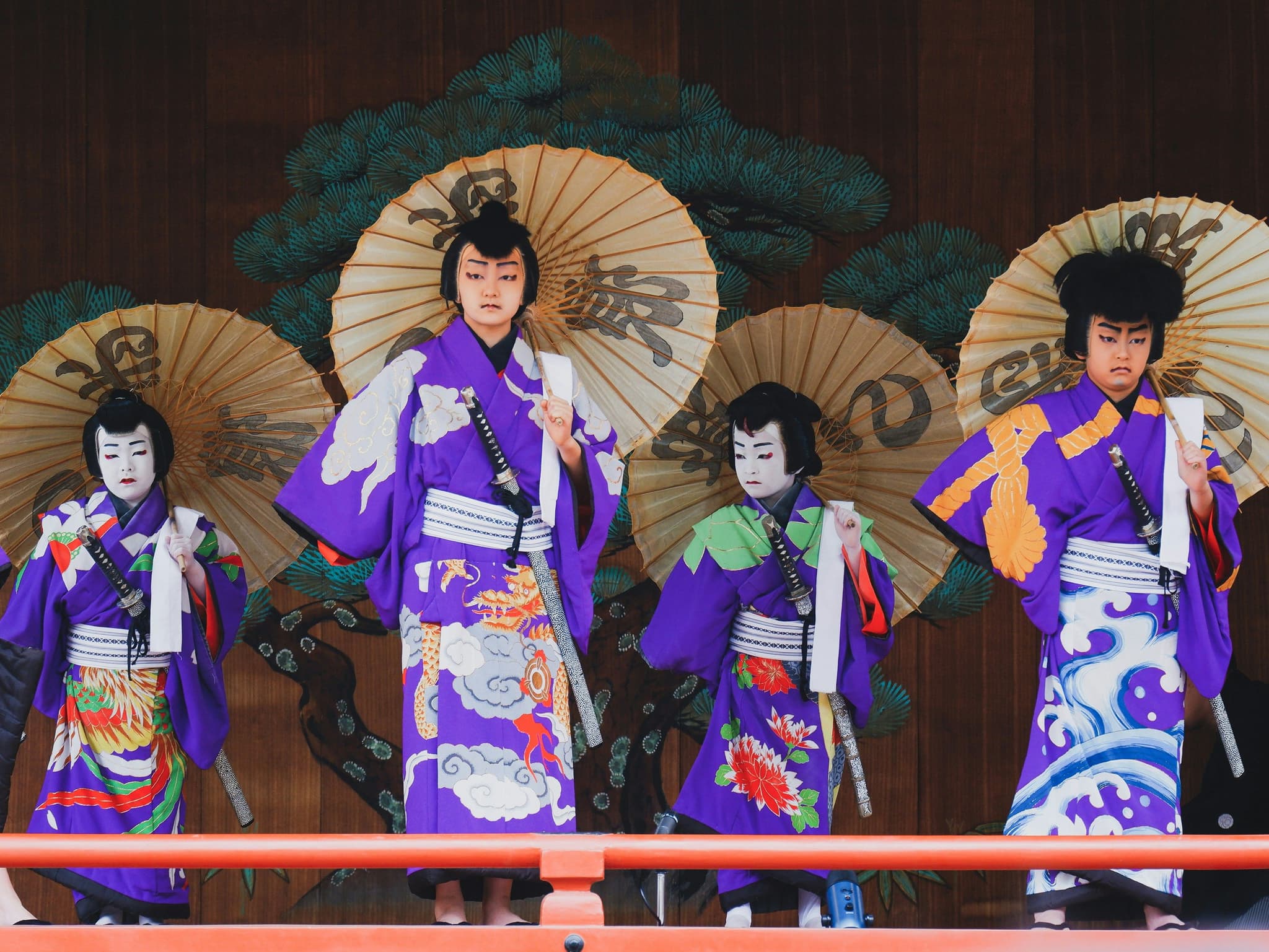 Japanese women dancing in purple traditional clothing
