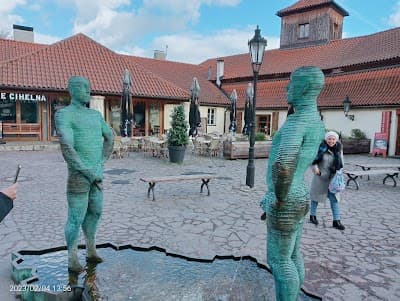 Čůrající postavy