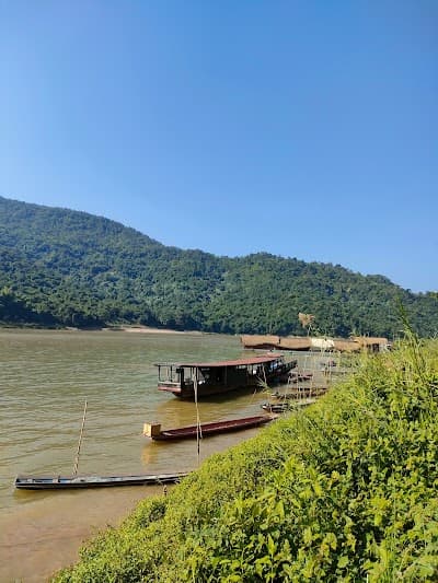 Boat Ticket Office to Pak Ou Cave